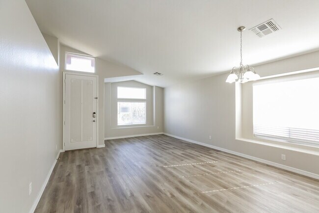 Photo - 1105 E Blackhawk Dr