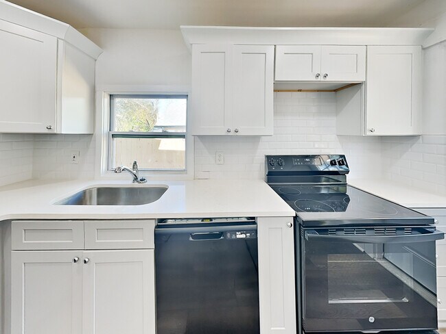 Photo - 12 S Eugenia Pl NW