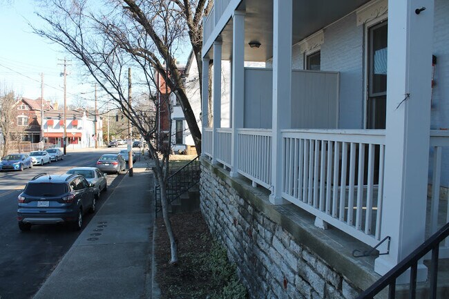 Photo - 117 E 8th St Unit 5