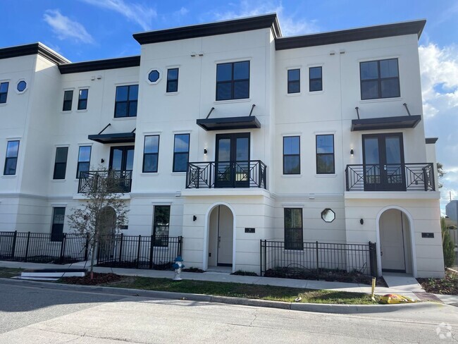 Building Photo - 1/2 month free rent - Brand New  3 Bed, 3 ... Rental