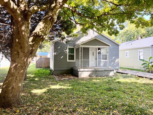 Building Photo - FREE SEPTEMBER RENT Your deposit moves you... Rental
