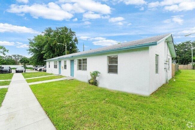 Building Photo - 4887 Gulfstream Rd Rental