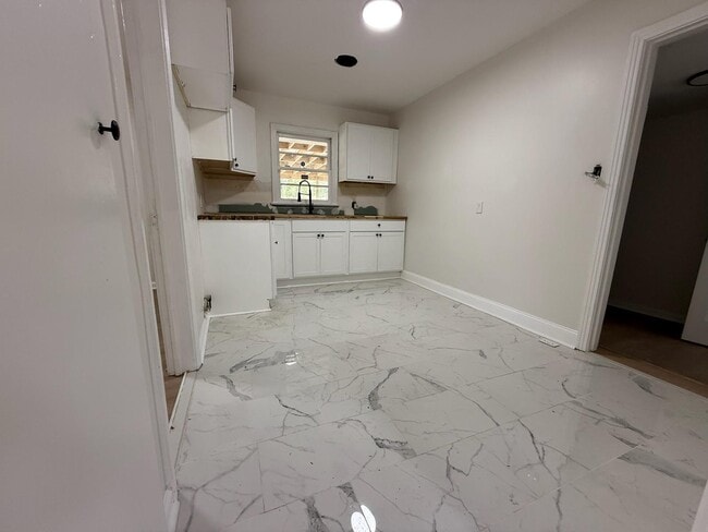 Photo - 3979 Thomas Ave