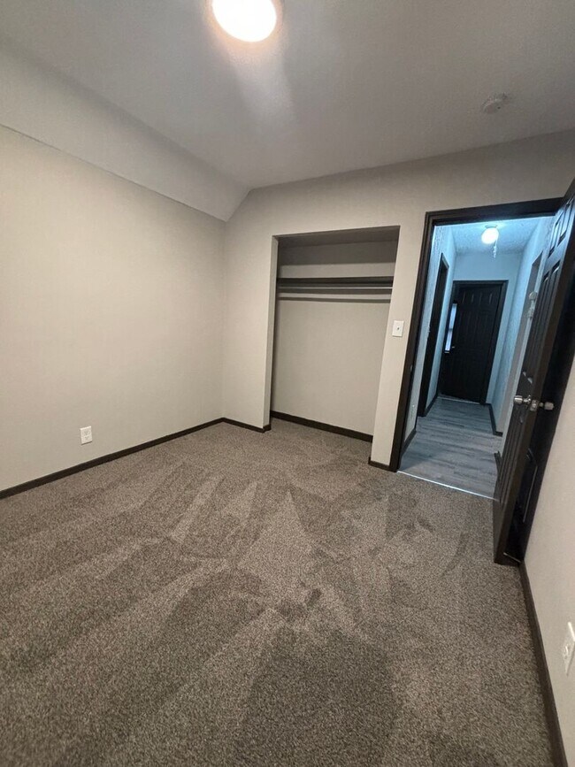 Photo - 86th,W.3285 Unit Up