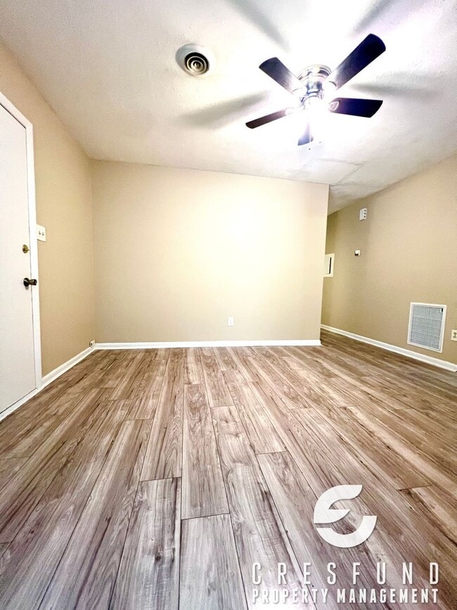 Photo - 3 Bedroom Ready For YOUR Move In TODAY!