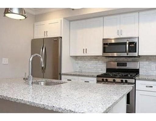 Building Photo - 11 Mercer St Unit 3