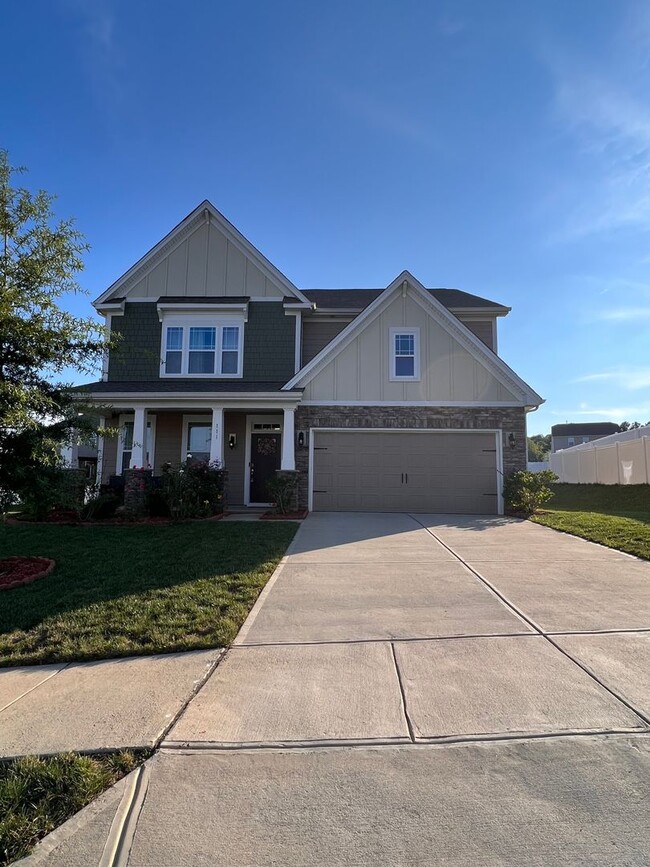 Building Photo - Lake Front Community 4 bed, 3 bath Rental