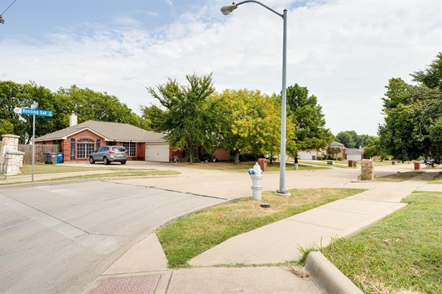 Photo - 205 N Bending Oak Ln