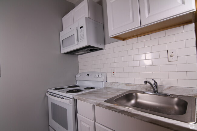 Building Photo - 1629 Dyre St Unit B5 Rental