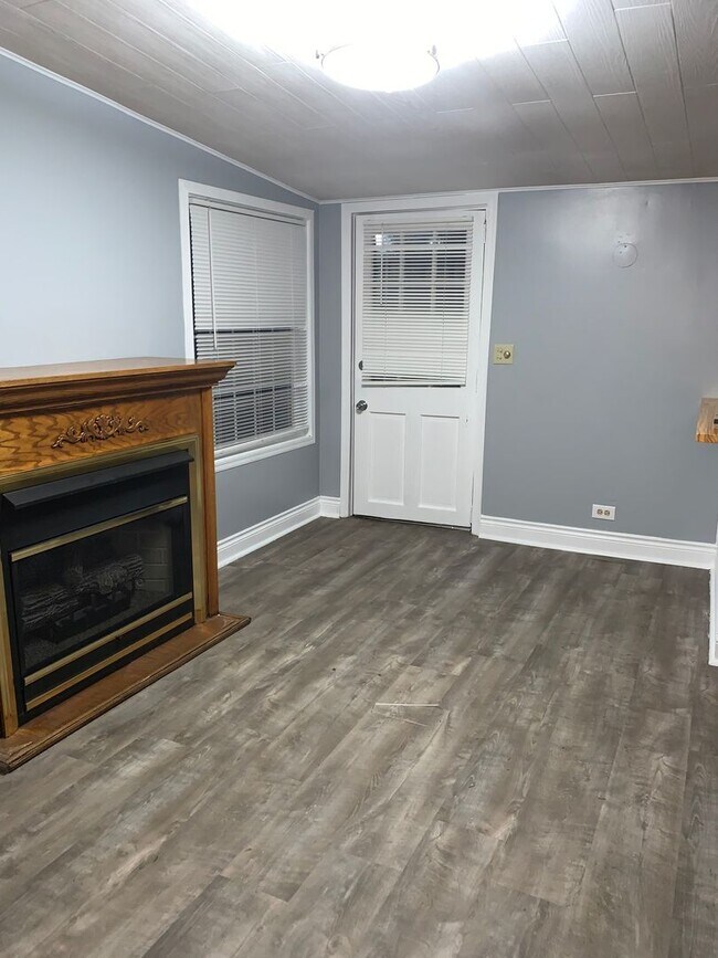 2 Bedroom Ranch in Calumet City, IL 1300 Rental House Rental in