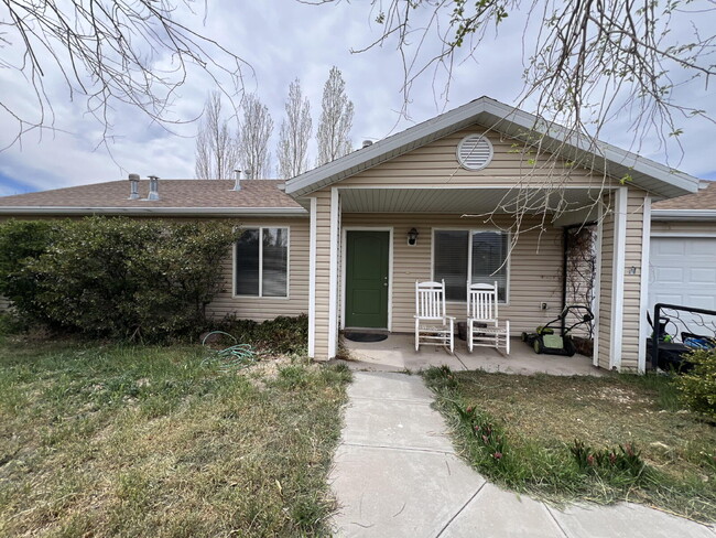 Building Photo - Quiet Country Living 3 Bedroom Home in Veyo Utah