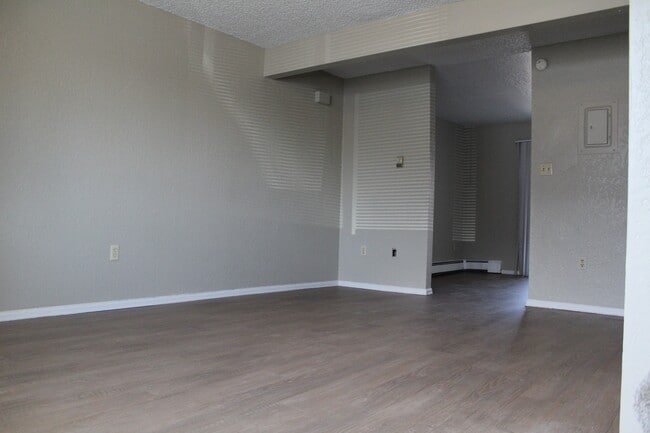 2404 West Ave
