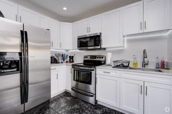 Building Photo - 2784 NW 9th St Rental