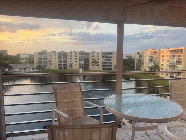 Photo - 441 SE 3rd St Unidad 505