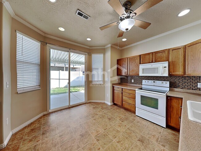 Photo - 738 Skipton Dr W