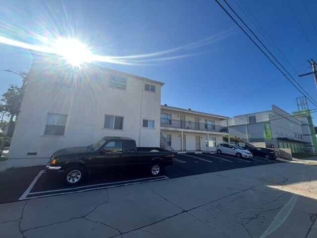 2651 La Cienega Ave/ 8501 Hargis St