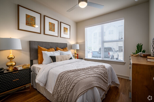 1BR, 1BA - 664SF