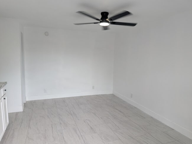 Photo - 1909 E 99th Ave