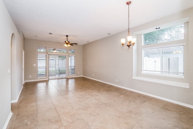 Photo - 3338 Ayrshire St