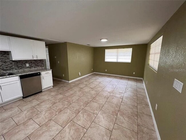 Photo - 2460 Ave E SW