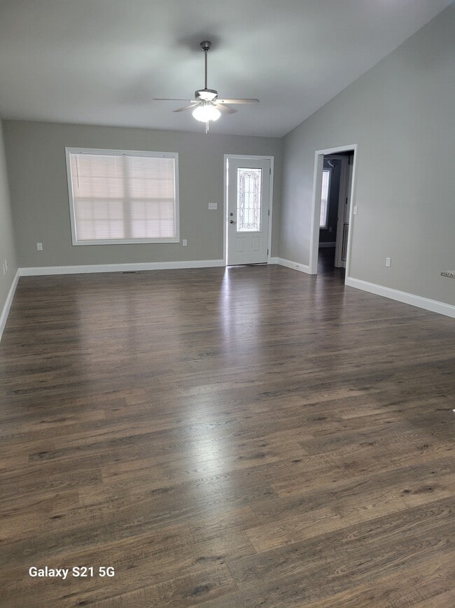 103 Farmington Ln