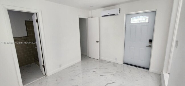 Photo - 3520 NW 20th St Unidad 2