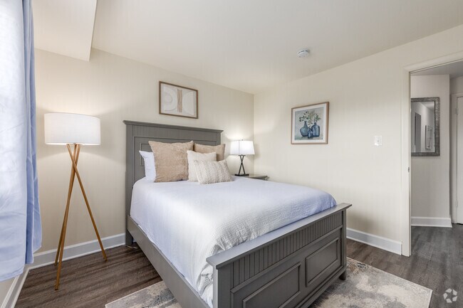 2BR, 1BA - 894SF - Bedroom