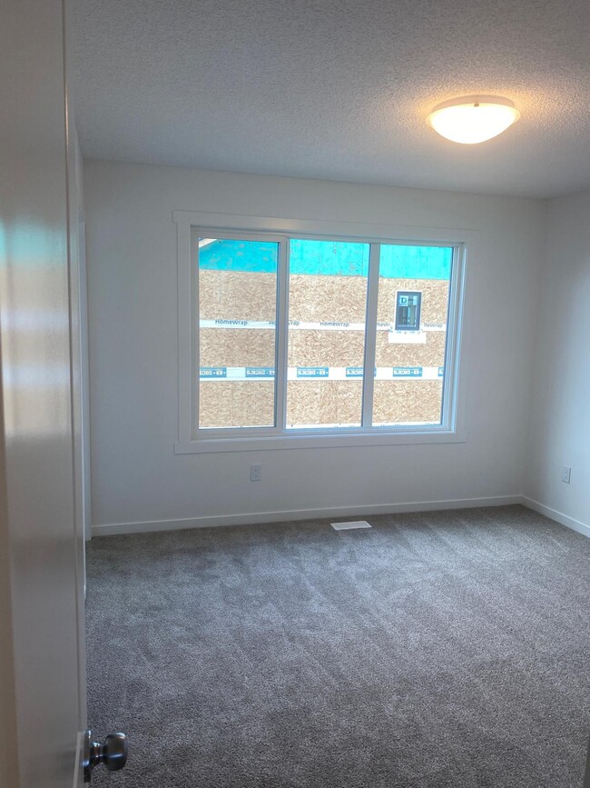 Photo - 1025 Secord Promenade