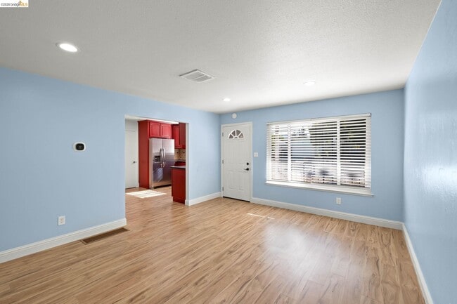 Photo - 172 William Way