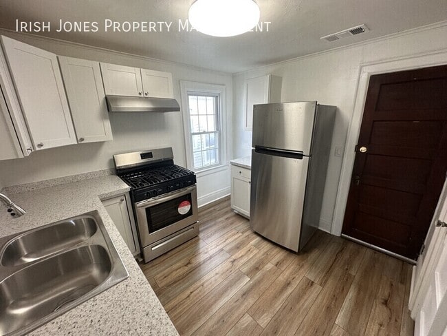 Photo - 24 Red Jacket Pkwy Unidad Apt. 3 - Electric Included!