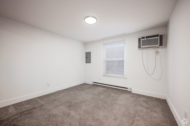 1BR, 1BA - 550SF - Bedroom
