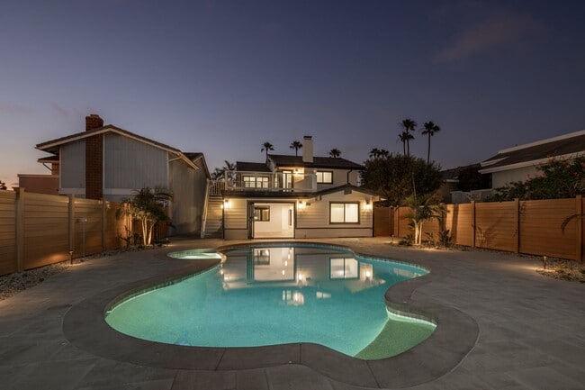 Building Photo - Gorgeous Fully Remodeled 5 Bedroom Home wi...