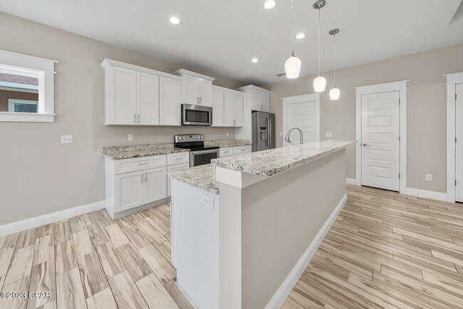 Photo - 305 Evergreen St