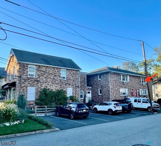 Building Photo - 122 E Main St Unit 3