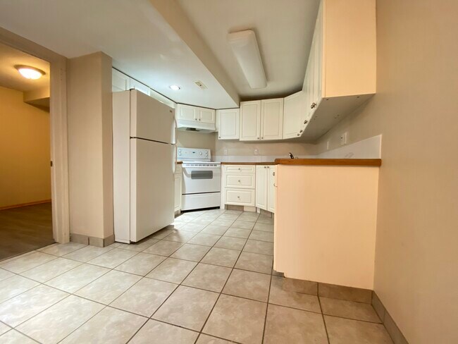 Photo - 9910-9996 96 Ave