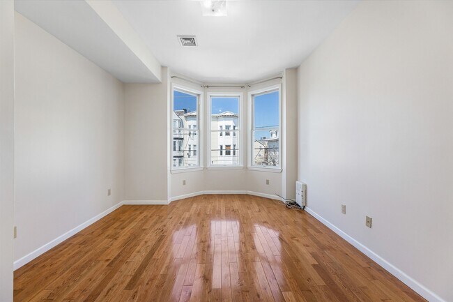 Photo - 56 Monitor St Unit 1L