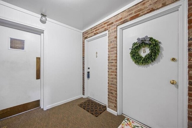 Photo - 920 Margarite Dr