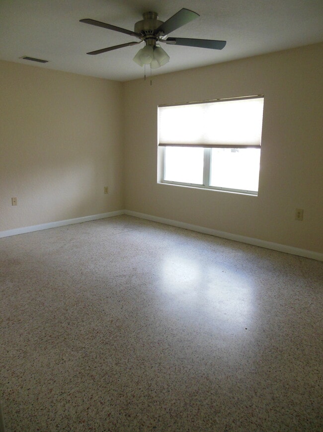 Photo - 1727 Pine Ave