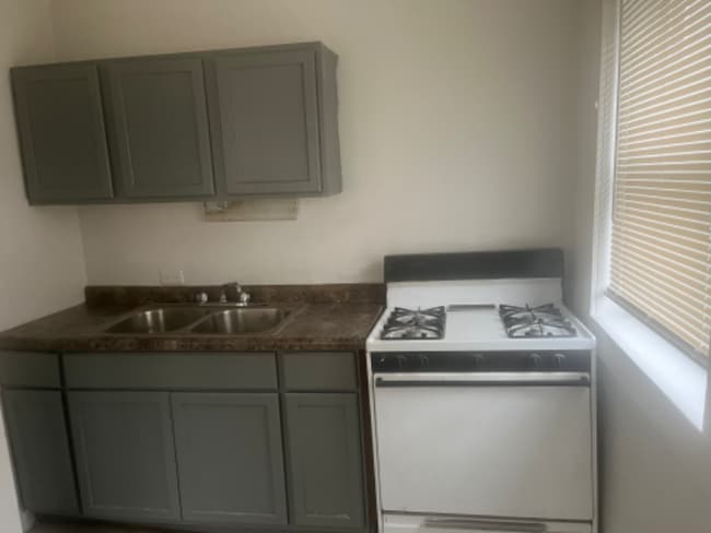 Building Photo - 5102 W Huron St Rental