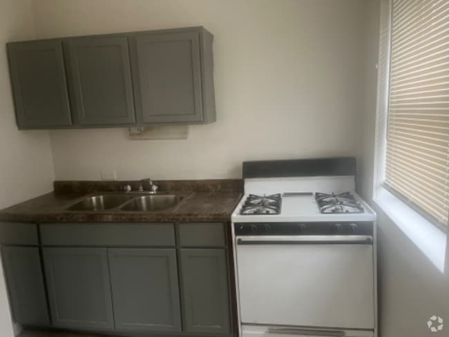 Building Photo - 5102 W Huron St Rental