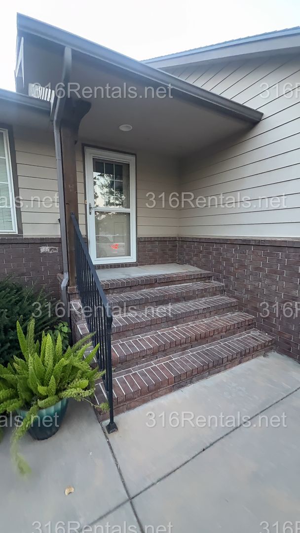 417 W Odell Ct