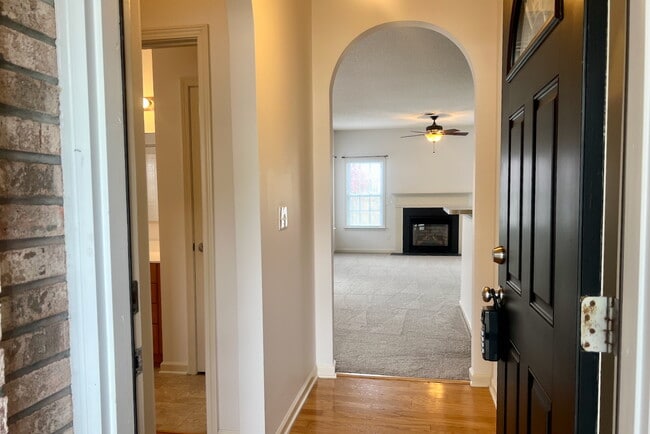 Photo - 990 Ashland Way