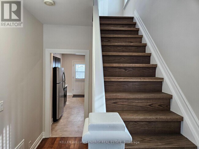 Photo - 279 French St