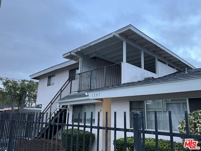 Building Photo - 1287 Olive Tree Ln Unit D