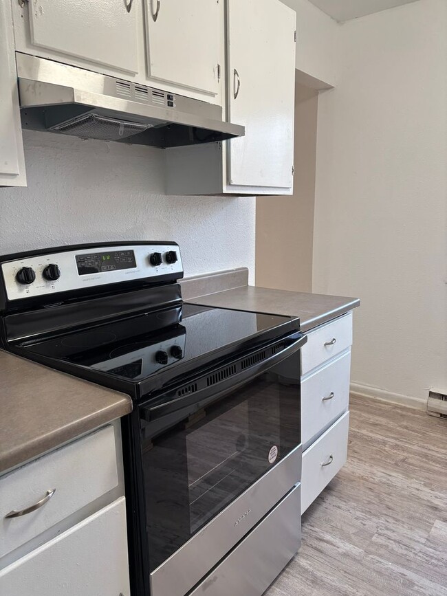 Photo - Cedar Crest Apartments