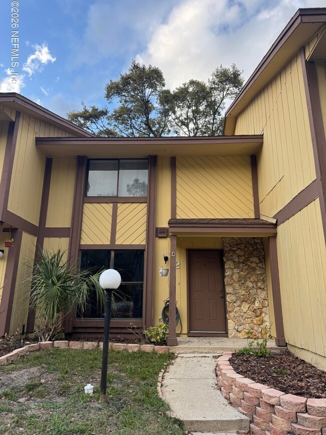 Building Photo - 12 Gln Fls Dr