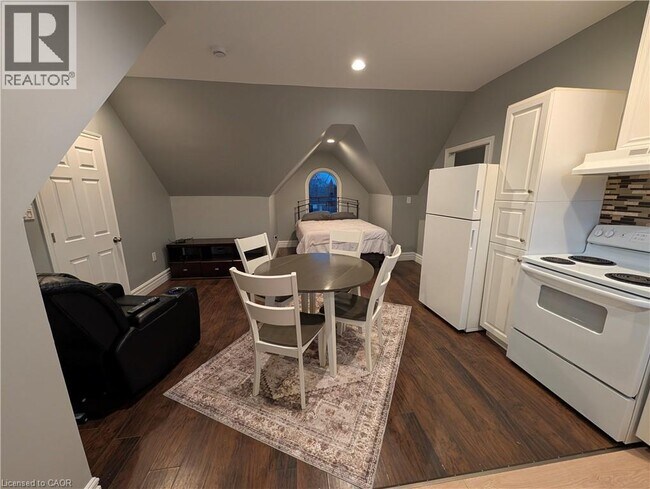 Photo - 166 CEDARDALE Ave