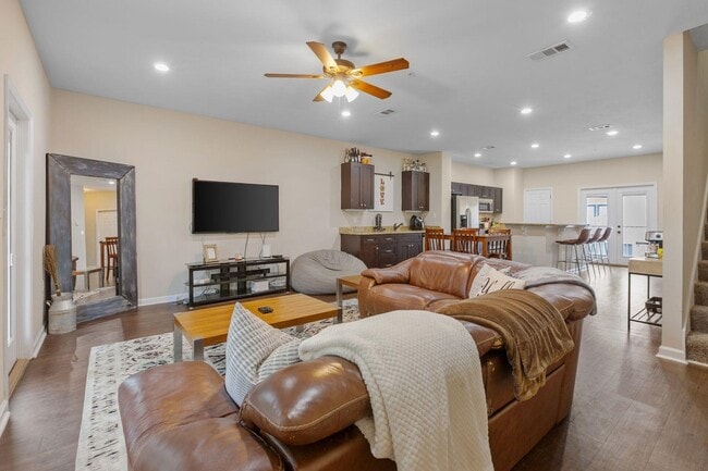 Photo - 1775 Belle Vue Way