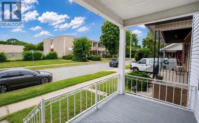 Photo - 790 Marentette Ave