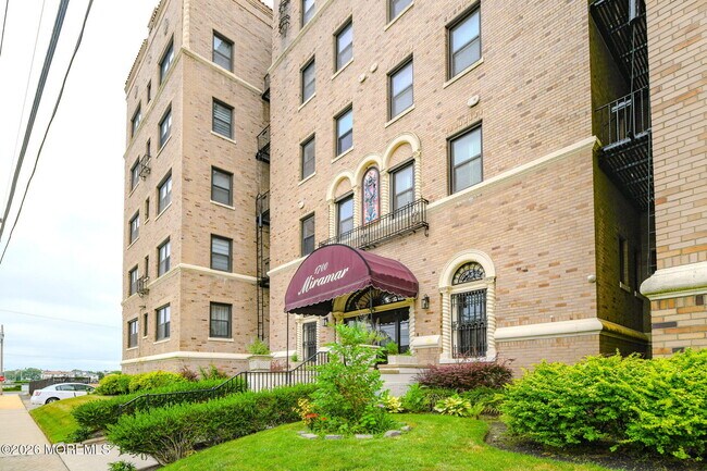 1700 Webb St Unit 5F